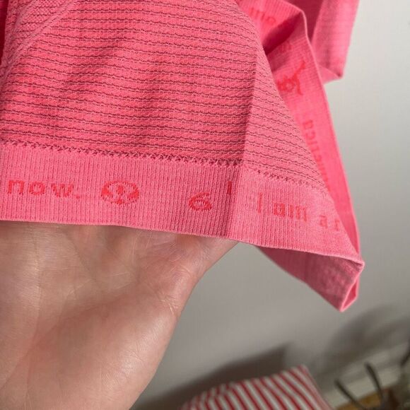 Lululemon Run Swiftly Tech Short Sleeve Pink Lace Floral Crew Neck Size 6 RARE! - Picture 5 of 6